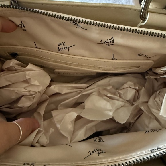 NEW Betsey Johnson Skull Handbag - Picture 9 of 14